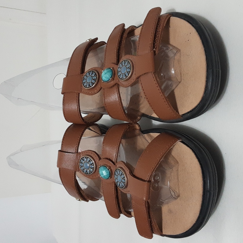 REVERE Morocco Tan 3 Crossband with Beautiful Meadallion Sandal
